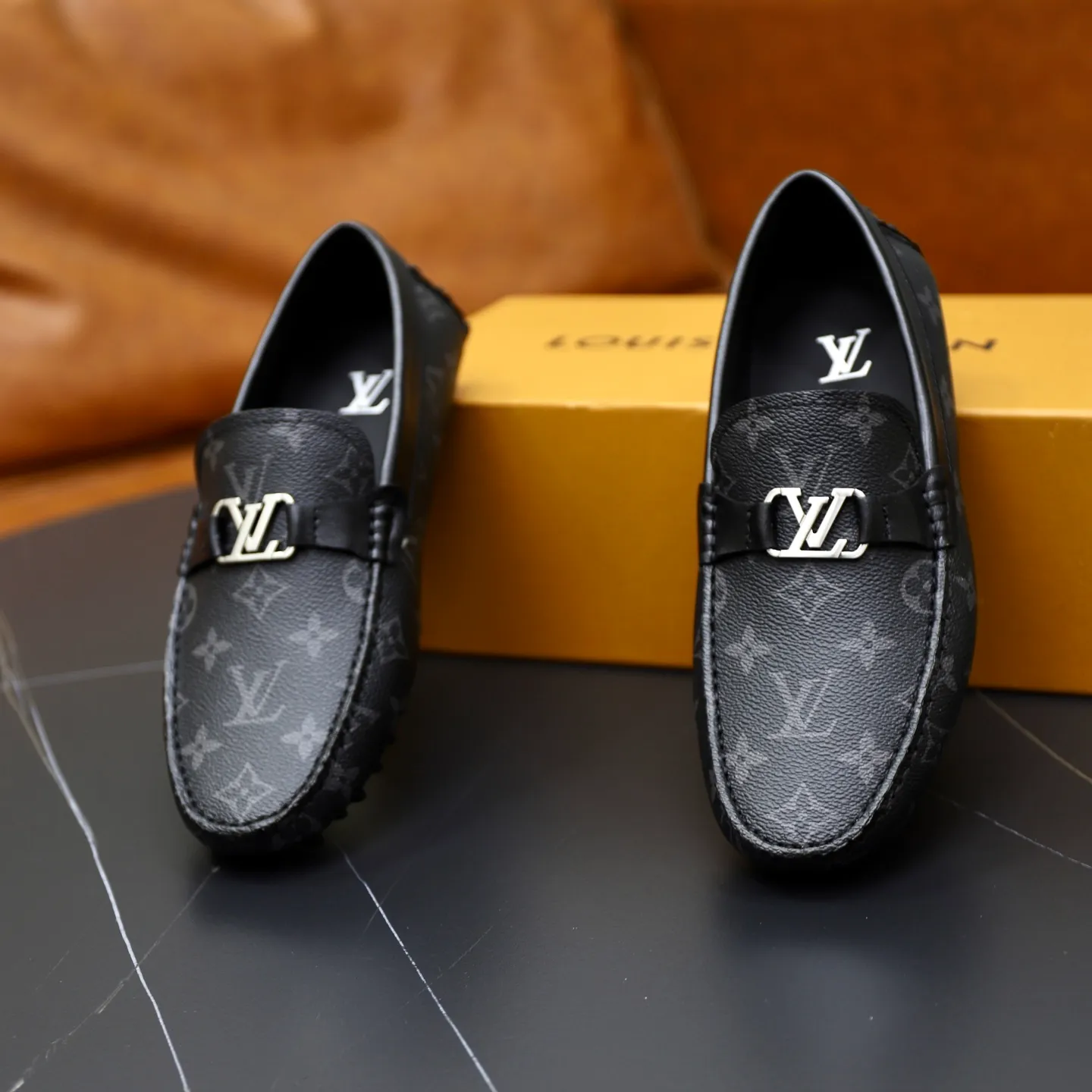 Ex-factory price: 480💰【LV】Louis Vuitton ⚠️High-end men’s driving and pedal series ⚠️38-44 (customized for 45) ⚠️All original cowhide leather! Thick and soft! Made entirely of calfskin lining! The latest non-slip beanie sole! Three-dimensional package technology! Fashionable and classic! Handicrafts! Original high quality! Feel free to compare!